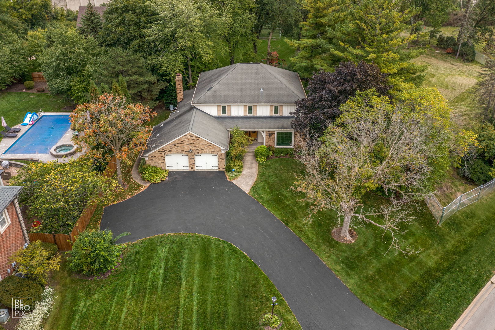 615 Harding Road Hinsdale, IL 60521 - Photo 4 of 32 an aerial view of a house