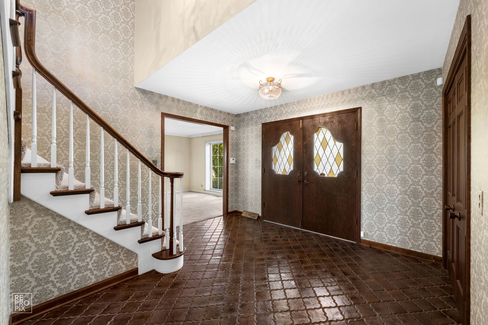 615 Harding Road Hinsdale, IL 60521 - Photo 5 of 32 a view of entryway