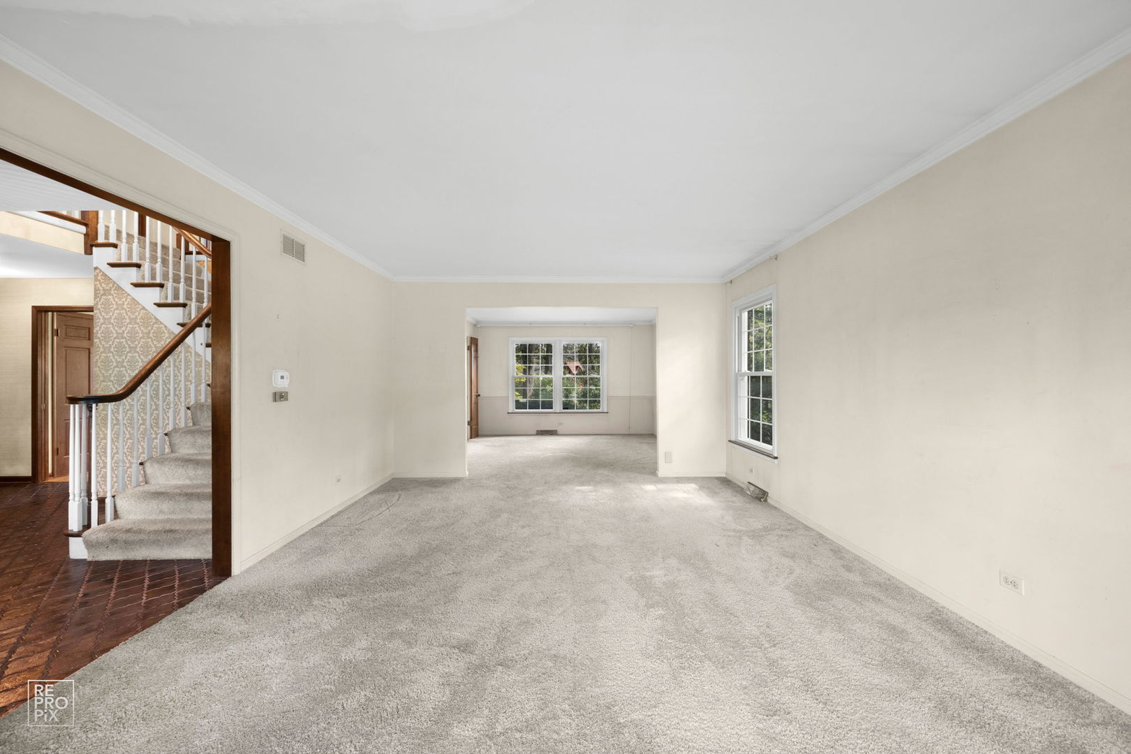 615 Harding Road Hinsdale, IL 60521 - Photo 7 of 32 a view of an empty room with a window
