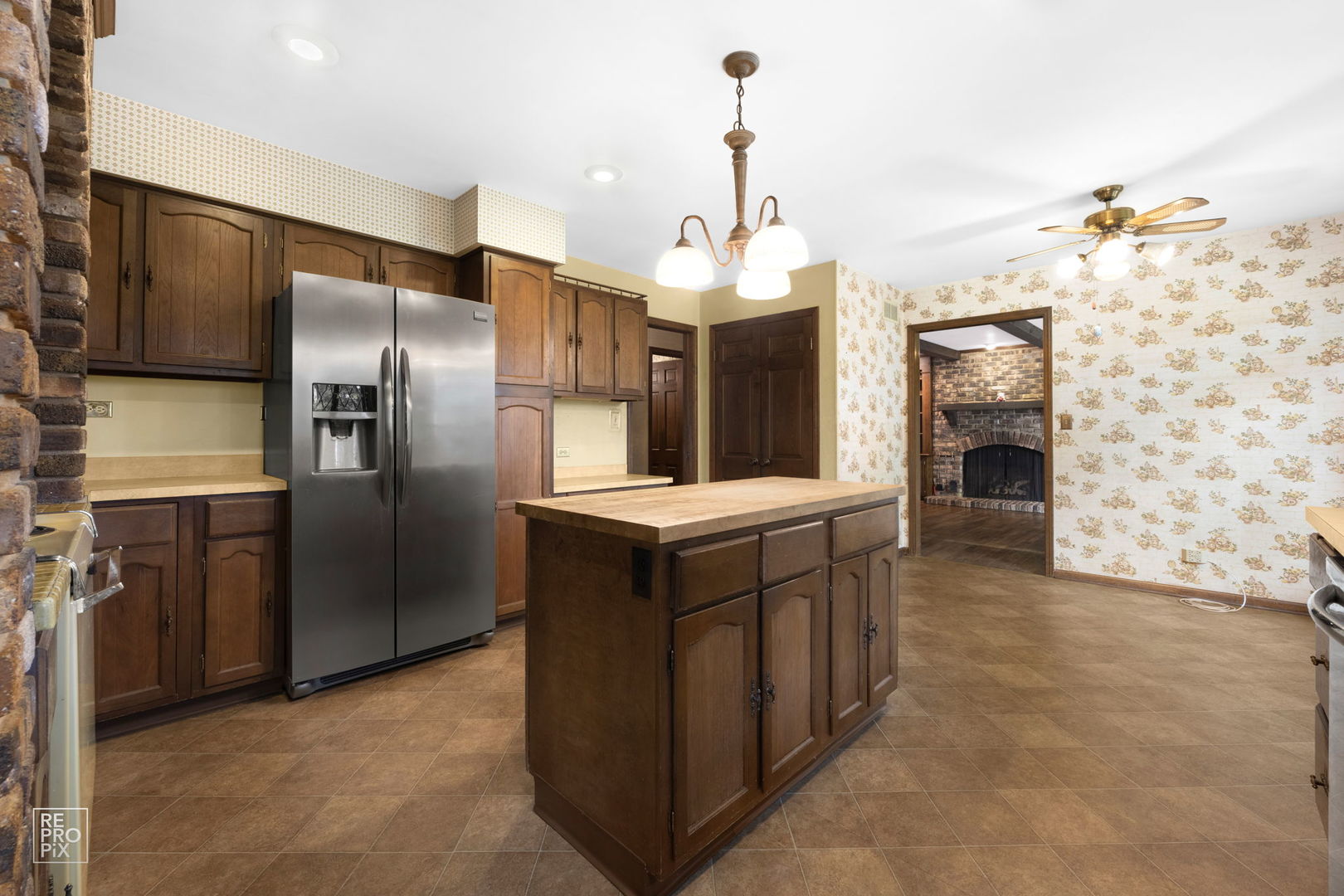 615 Harding Road Hinsdale, IL 60521 - Photo 9 of 32 a kitchen with stainless steel appliances granite countertop a refrigerator and a sink