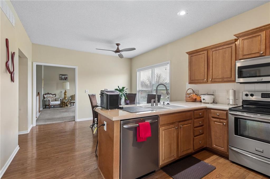 13735 Grove Avenue Bonner Springs, KS 66012 - Photo 8 of 27