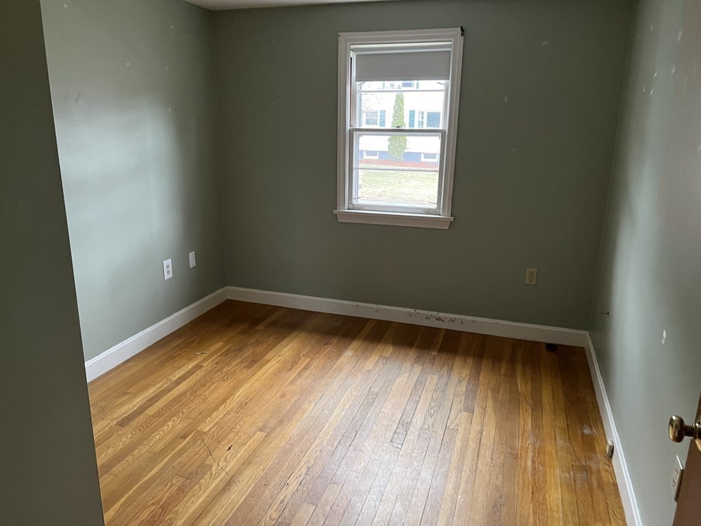 25 Margaret Road Hamilton, MA 01982 - Photo 13 of 33 wooden floor in a room
