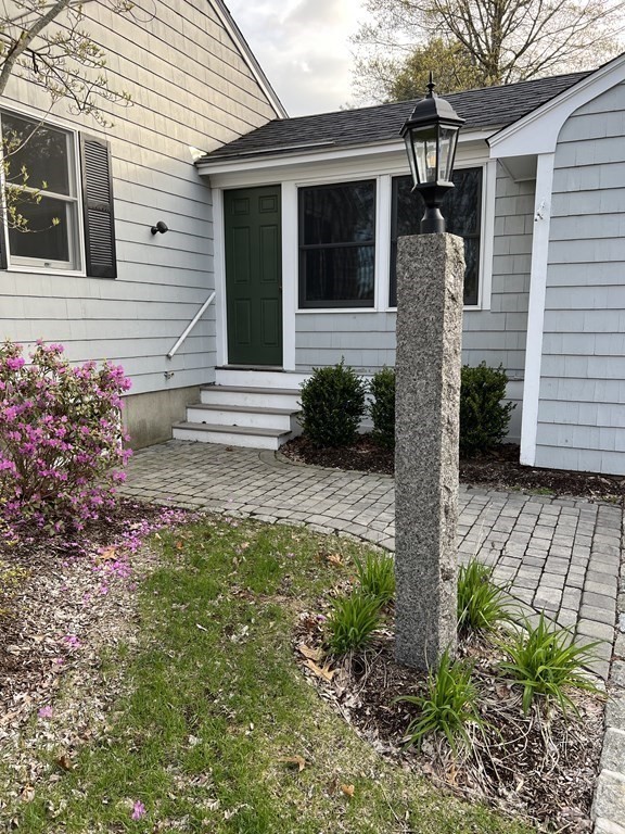 25 Margaret Road Hamilton, MA 01982 - Photo 2 of 33 a front view of a house with garden