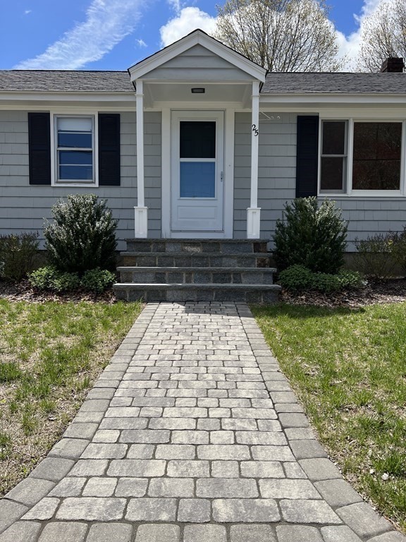 25 Margaret Road Hamilton, MA 01982 - Photo 3 of 33 a front view of a house with garden