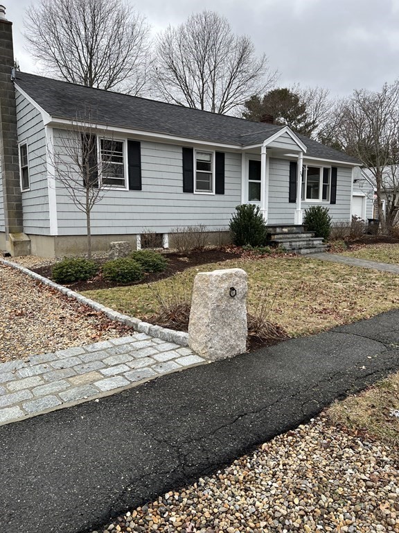 25 Margaret Road Hamilton, MA 01982 - Photo 5 of 33 a view of a house with a yard