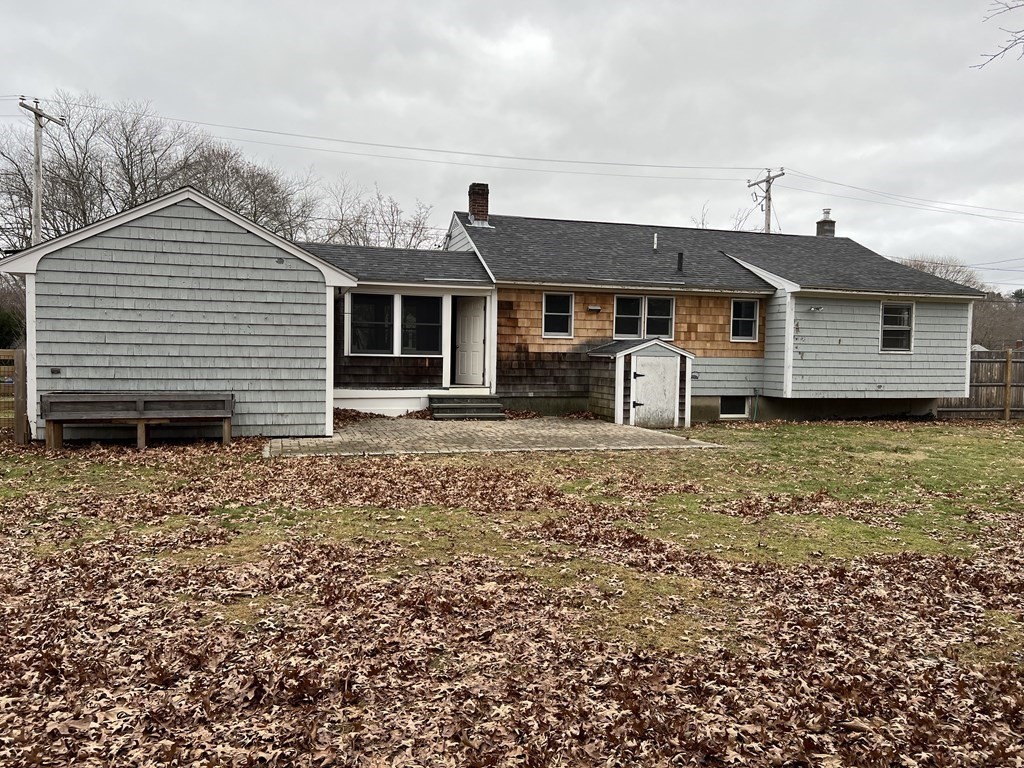 25 Margaret Road Hamilton, MA 01982 - Photo 7 of 33 front view of a house with a yard