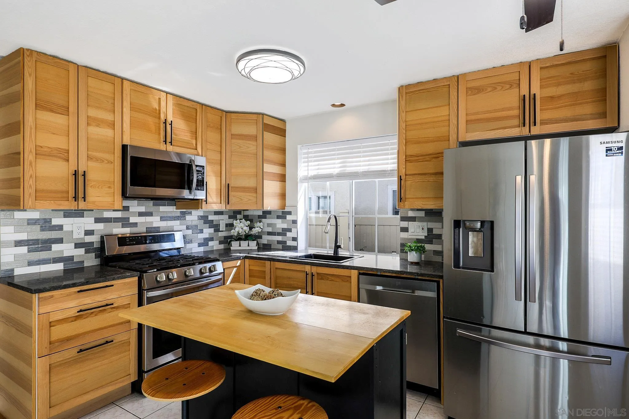 1772 Promenade Circle Vista, CA 92083 - Photo 11 of 29