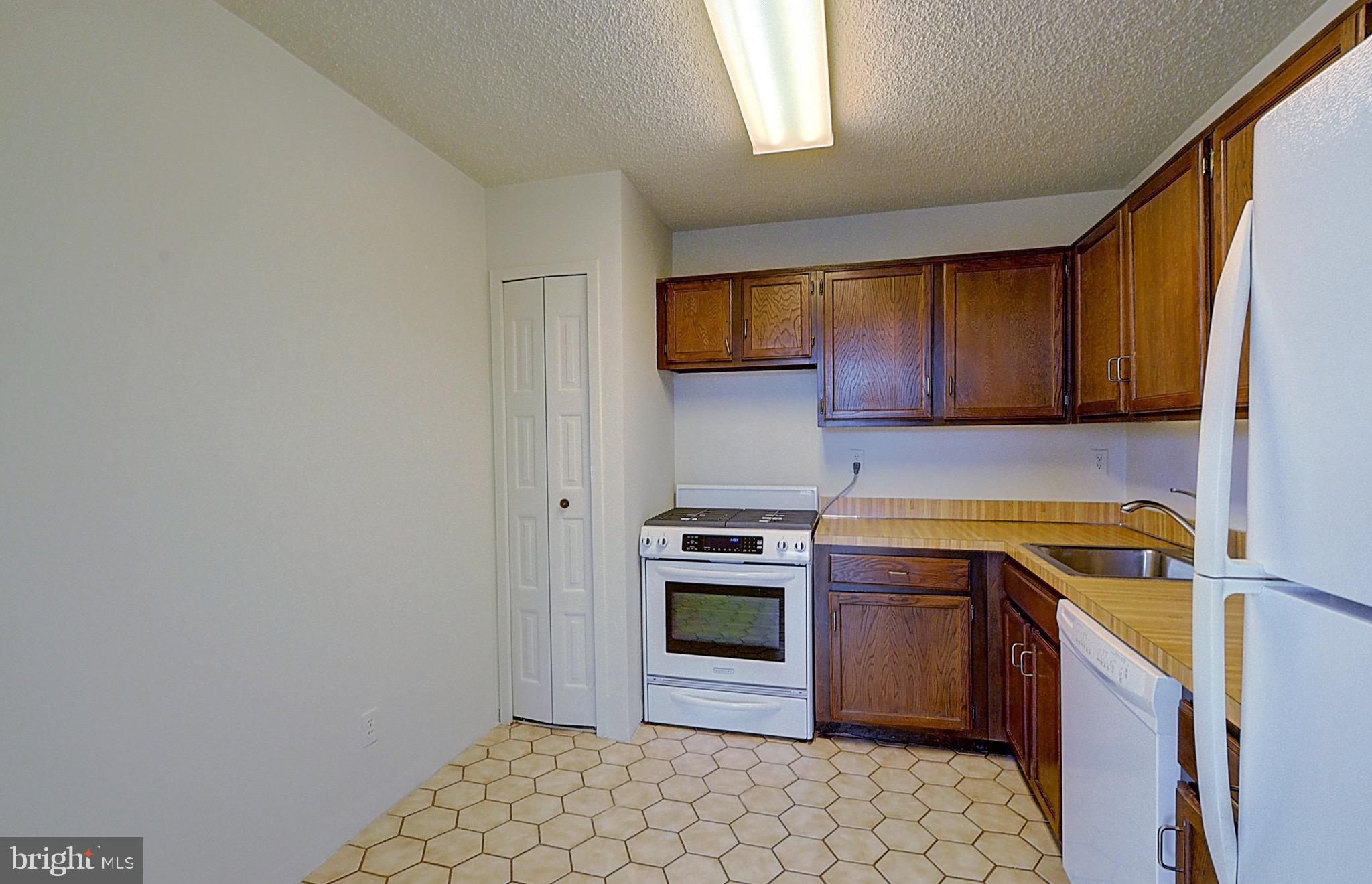 5225 Pooks Hill Road, Unit 308N Bethesda, MD 20814 - Photo 5 of 41 a kitchen with a stove sink and cabinets