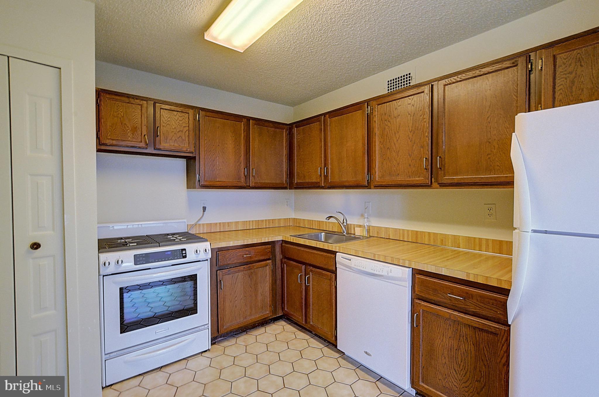 5225 Pooks Hill Road, Unit 308N Bethesda, MD 20814 - Photo 6 of 41 a kitchen with a sink stove and microwave