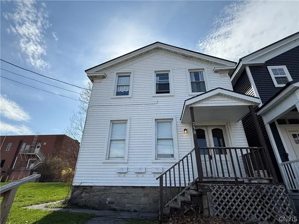 $1,450 | 250 West 2nd Street, Oswego, NY 13126