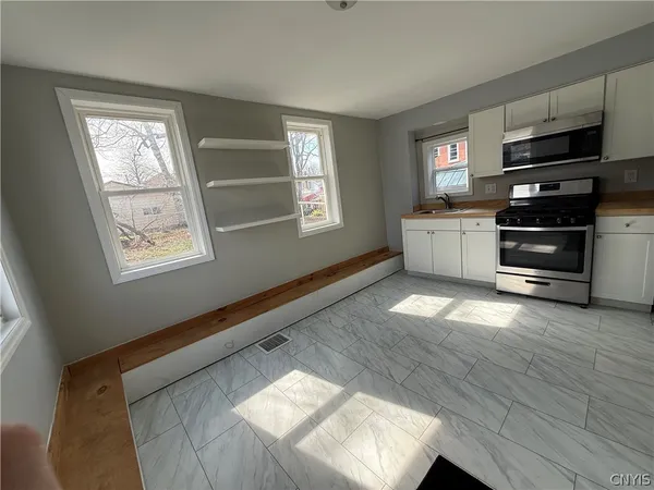 $1,450 | 250 West 2nd Street, Unit 3, Oswego, NY 13126