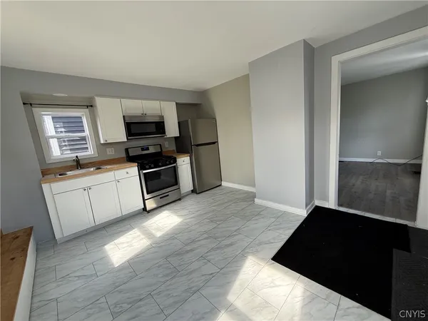 $1,450 | 250 West 2nd Street, Unit 3, Oswego, NY 13126