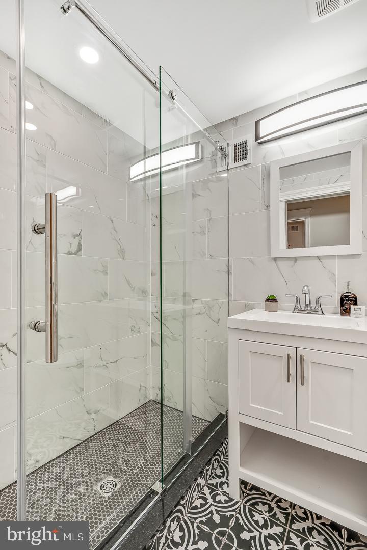 1026 Pine Street, Unit 9 Philadelphia, PA 19107 - Photo 22 of 37