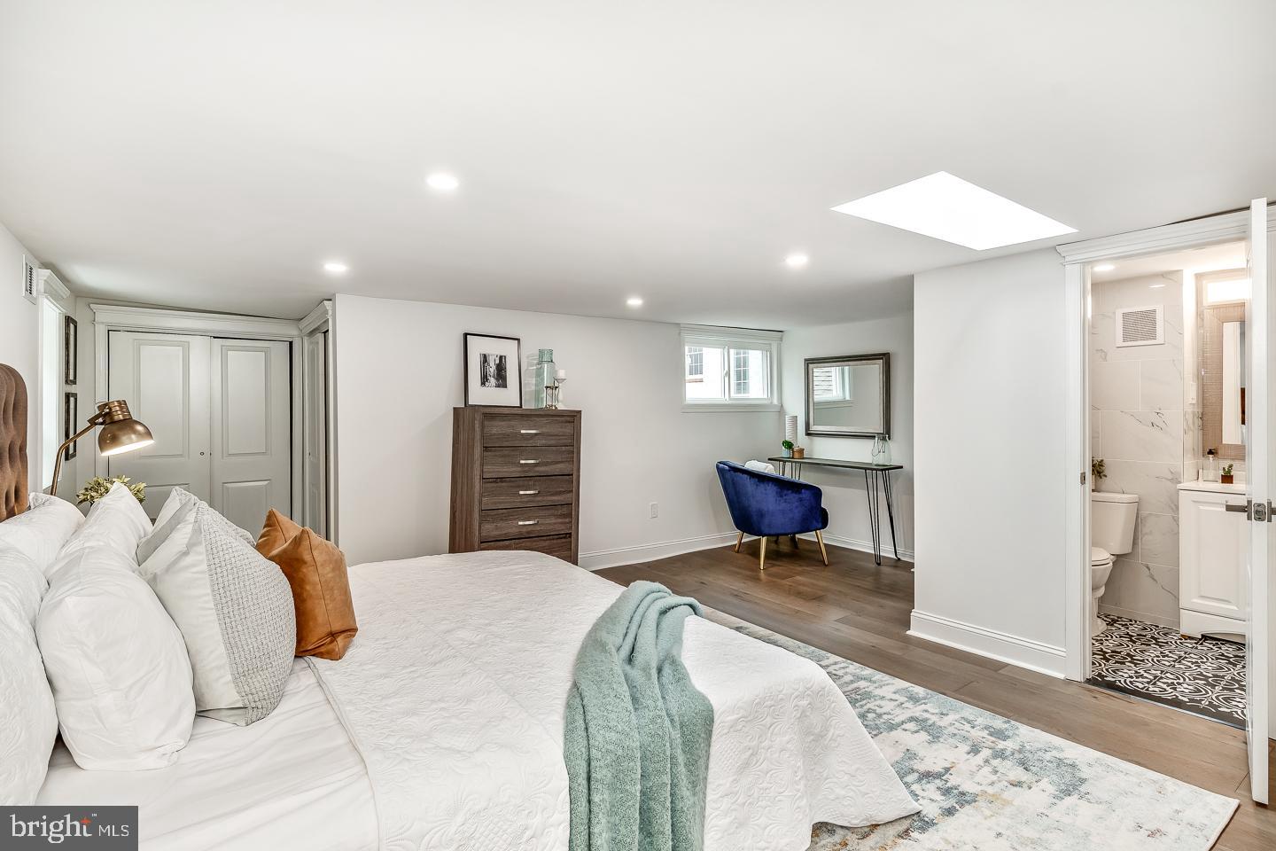 1026 Pine Street, Unit 9 Philadelphia, PA 19107 - Photo 27 of 37