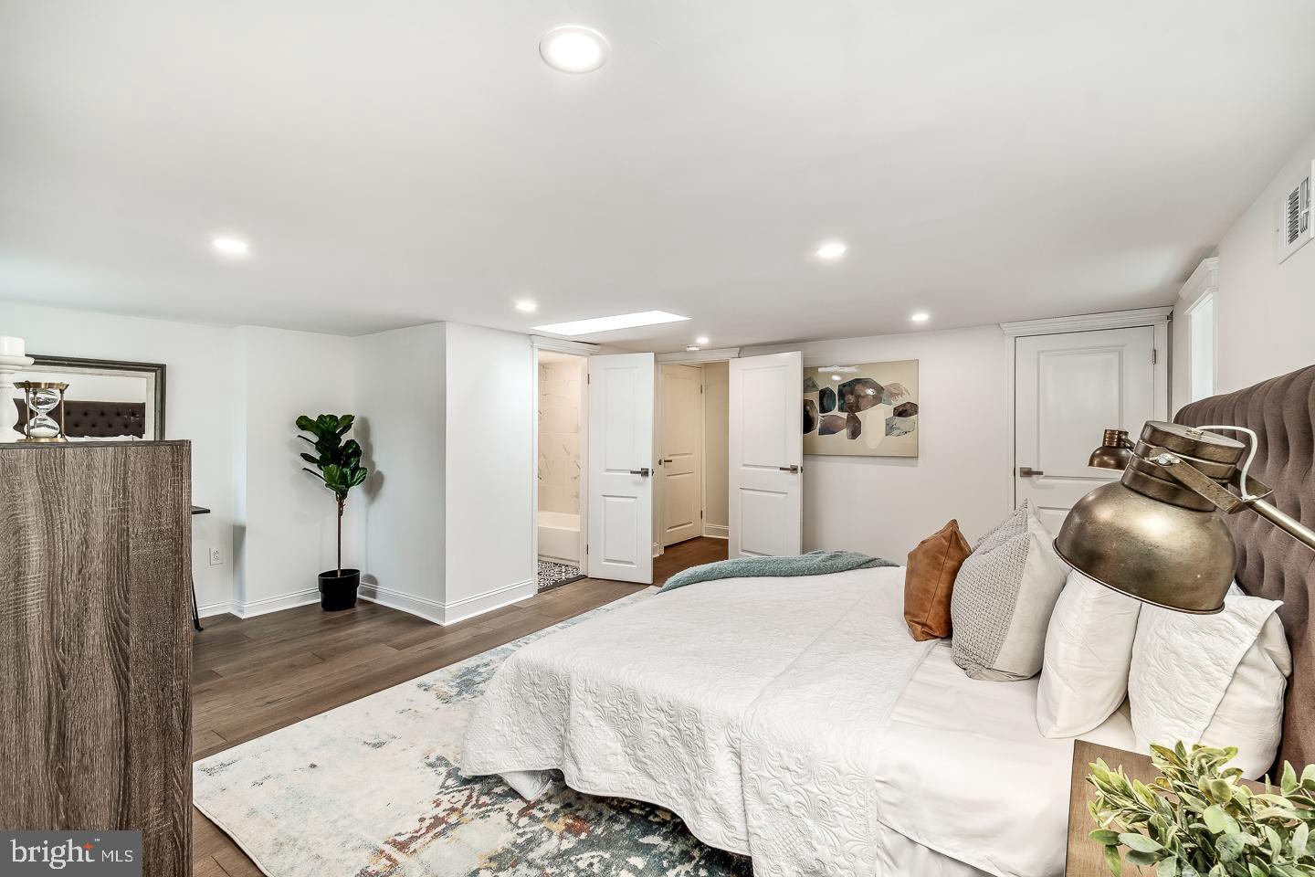 1026 Pine Street, Unit 9 Philadelphia, PA 19107 - Photo 28 of 37