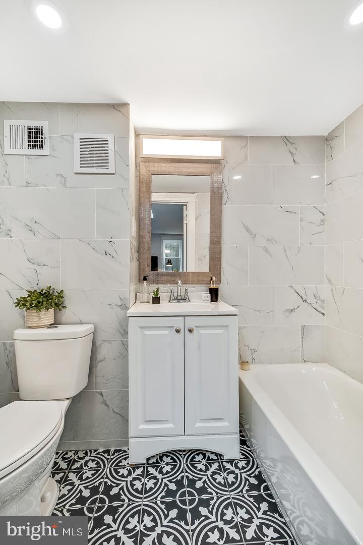 1026 Pine Street, Unit 9 Philadelphia, PA 19107 - Photo 30 of 37