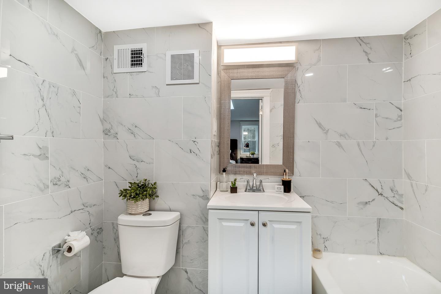 1026 Pine Street, Unit 9 Philadelphia, PA 19107 - Photo 31 of 37