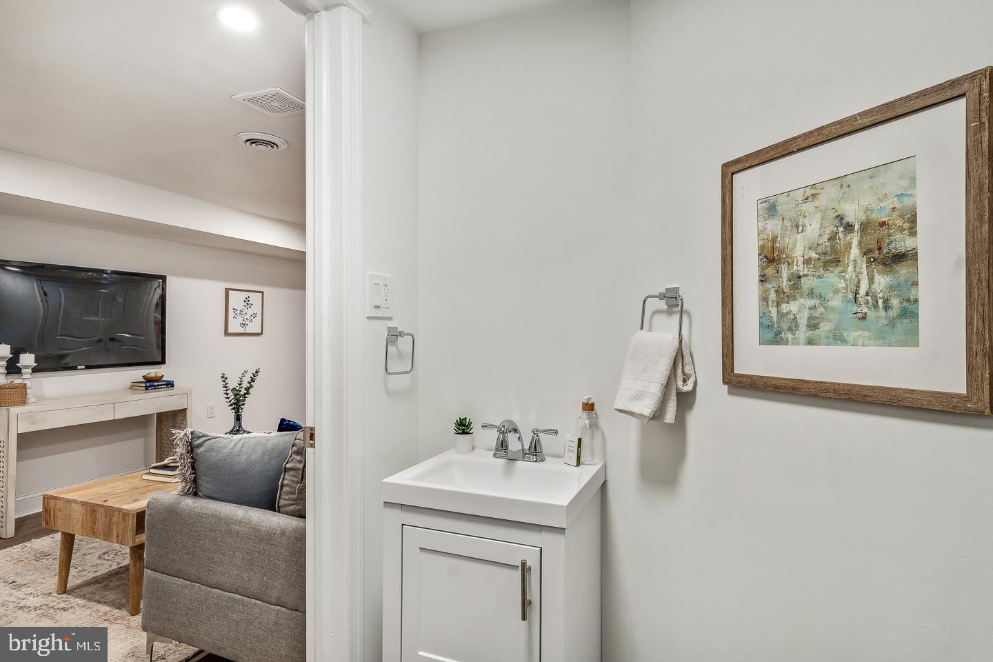 1026 Pine Street, Unit 9 Philadelphia, PA 19107 - Photo 36 of 37