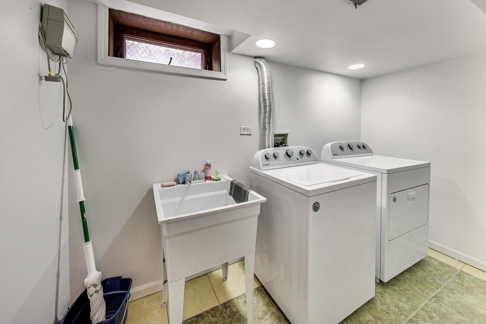 825 Oakton Street Park Ridge, IL 60068 - Photo 20 of 24 a utility room with dryer and washer