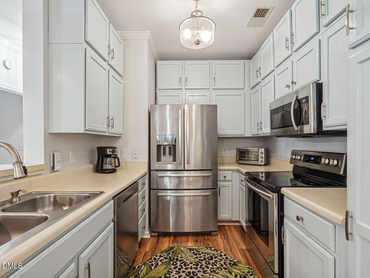 800 West Savannah Ridge Road, Unit 110 Holly Springs, NC 27540 - Photo 8 of 25 013-1280x960-kitchen