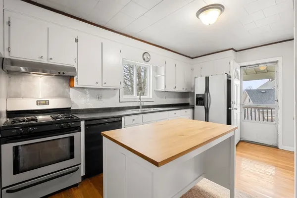 $3,000 | 9-11 Cross Street, Unit 9, Quincy, MA 02169