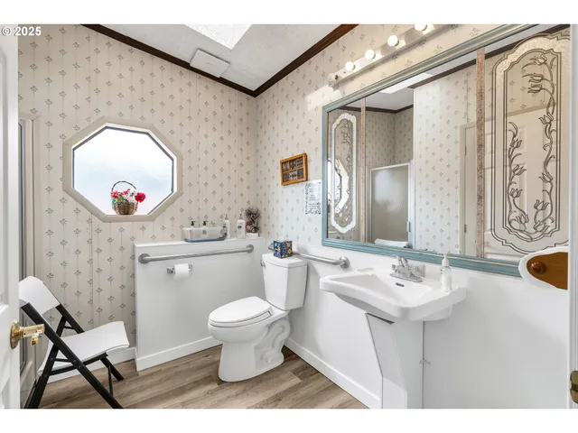 a picture of a city view