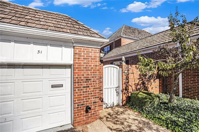 $699,999 | 31 Compton Court, Prairie Village, KS 66208