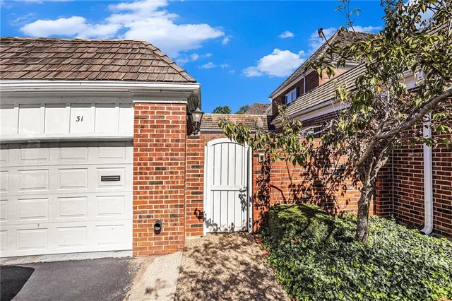 $699,999 | 31 Compton Court, Prairie Village, KS 66208