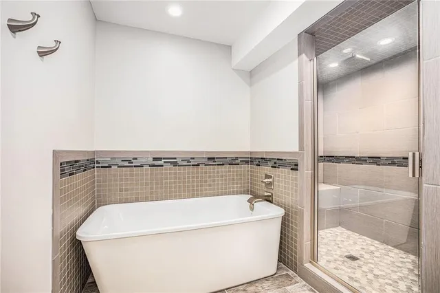 $699,999 | 31 Compton Court, Prairie Village, KS 66208