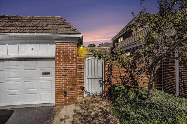 $699,999 | 31 Compton Court, Prairie Village, KS 66208