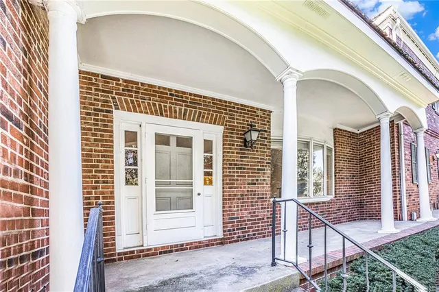 $699,999 | 31 Compton Court, Prairie Village, KS 66208