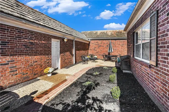 $699,999 | 31 Compton Court, Prairie Village, KS 66208