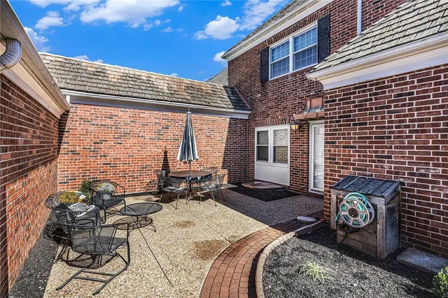 $699,999 | 31 Compton Court, Prairie Village, KS 66208