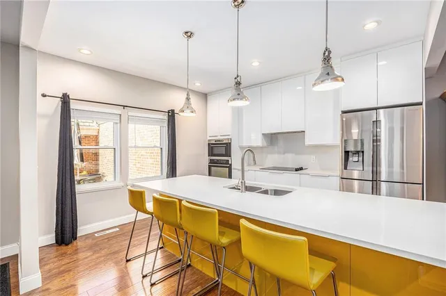 $699,999 | 31 Compton Court, Prairie Village, KS 66208