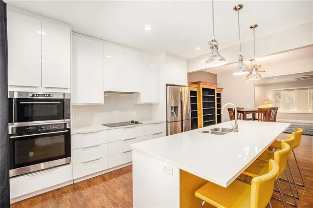 $699,999 | 31 Compton Court, Prairie Village, KS 66208