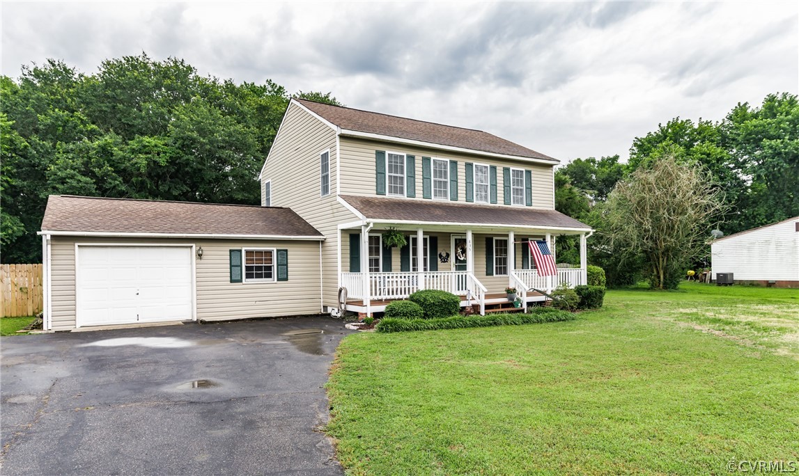 835 Riverside Drive Lanexa, VA 23089 - Photo 2 of 50 Paved parking