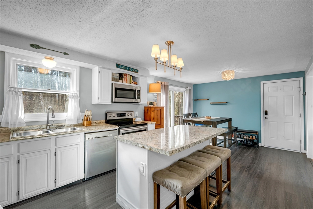 10 3rd Street Amesbury, MA 01913 - Photo 8 of 30