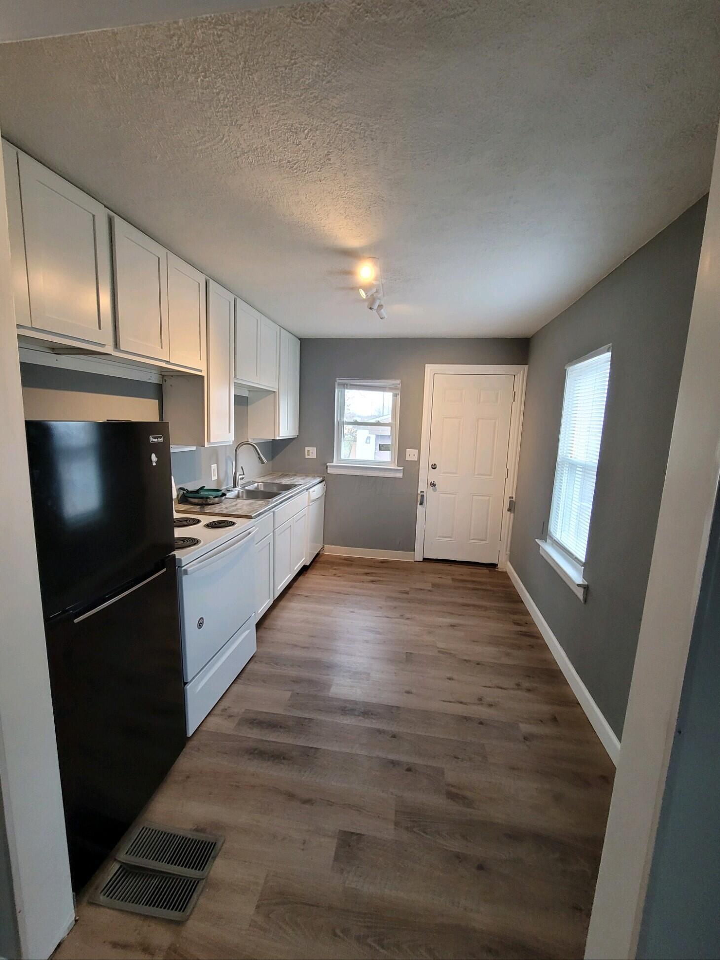 1748 Lancashire Road Columbus, OH 43219 - Photo 8 of 17 E5D44DE6-B5F0-4189-BAAA-6CA8E695457B