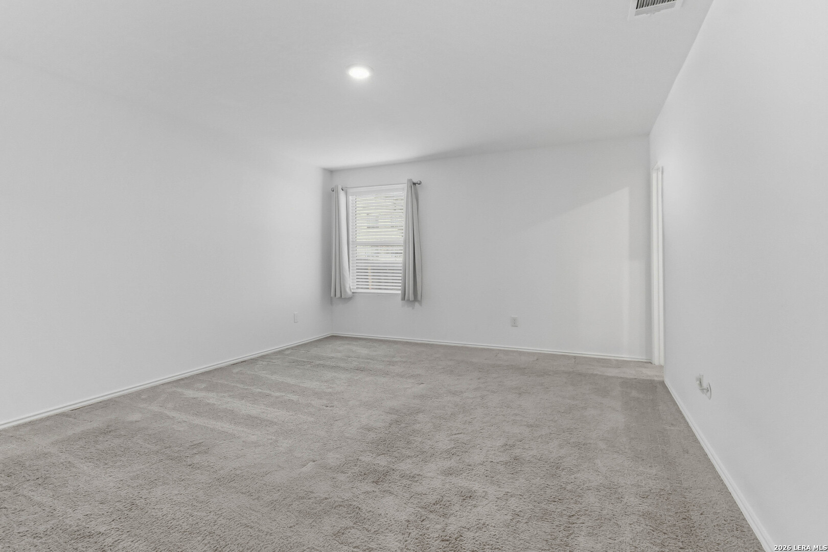 5155 Fowler Crest Converse, TX 78109 - Photo 11 of 20 an empty room with windows