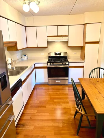 $275,000 | 1220 Depot Street, Unit 305, Glenview, IL 60025