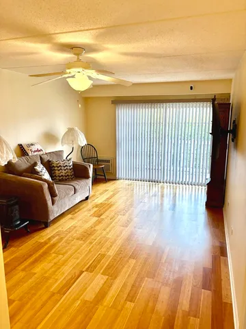 $275,000 | 1220 Depot Street, Unit 305, Glenview, IL 60025