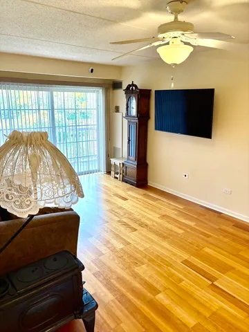 $275,000 | 1220 Depot Street, Unit 305, Glenview, IL 60025