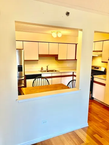 $275,000 | 1220 Depot Street, Unit 305, Glenview, IL 60025