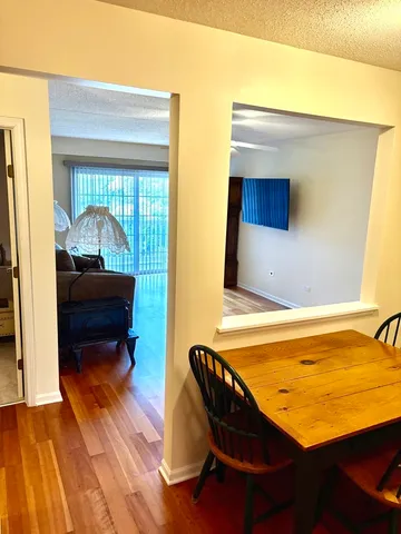 $275,000 | 1220 Depot Street, Unit 305, Glenview, IL 60025