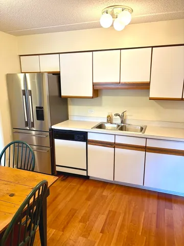 $275,000 | 1220 Depot Street, Unit 305, Glenview, IL 60025