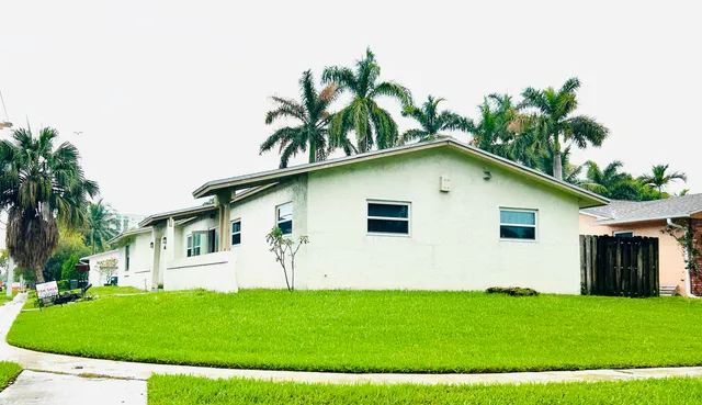 a view of a yard in front of a house with a yard