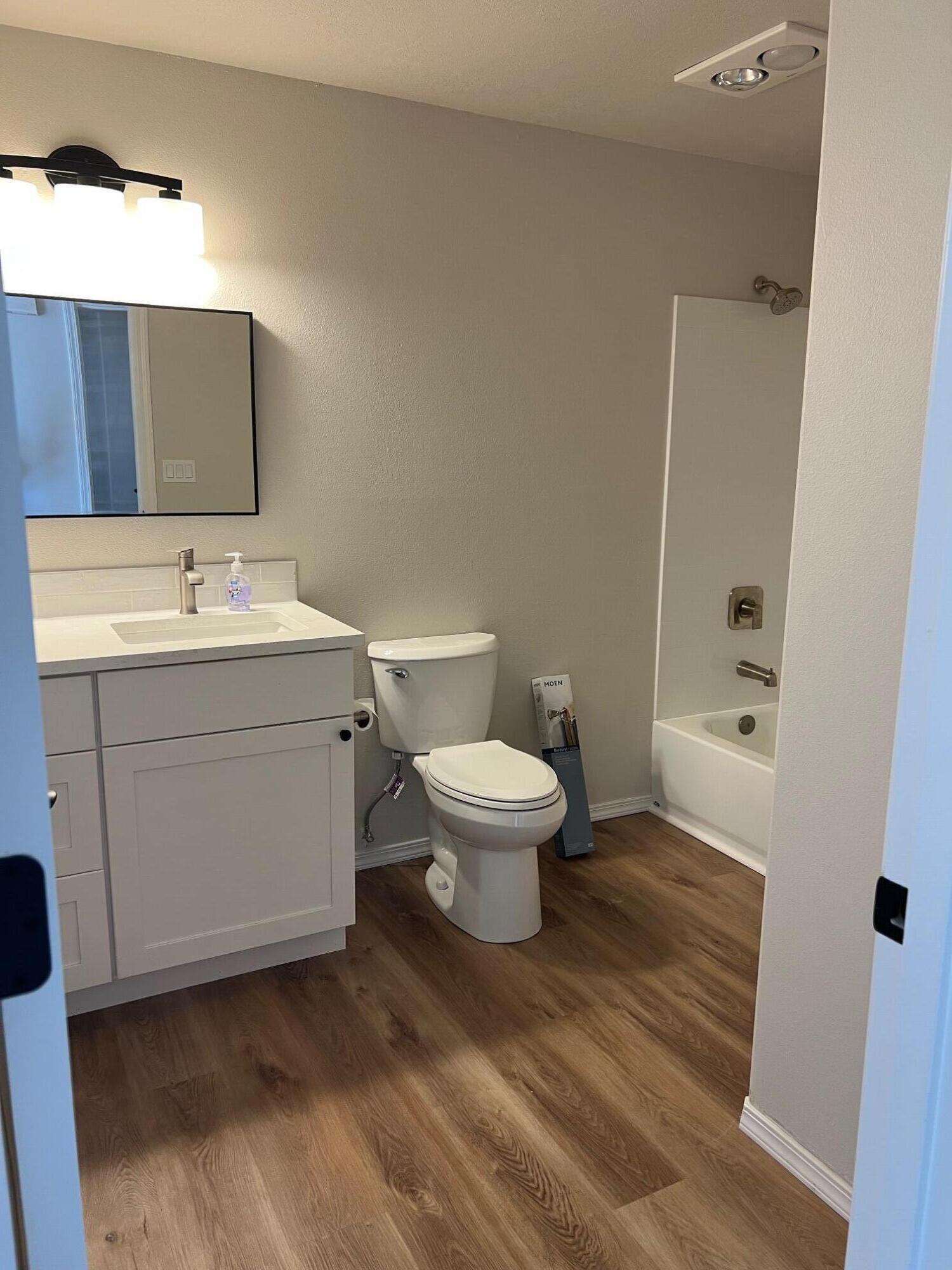 629 Deer Ridge Court Madras, OR 97741 - Photo 20 of 39 a bathroom with a toilet a sink and mirror