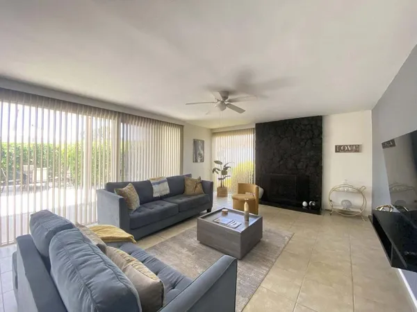 $4,400 | 46023 Portola Avenue, Unit 17, Palm Desert, CA 92260