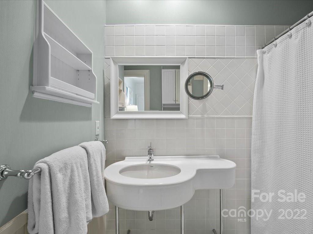 1944 Queens Road West Charlotte, NC 28209 - Photo 35 of 41 Gallery Image 35