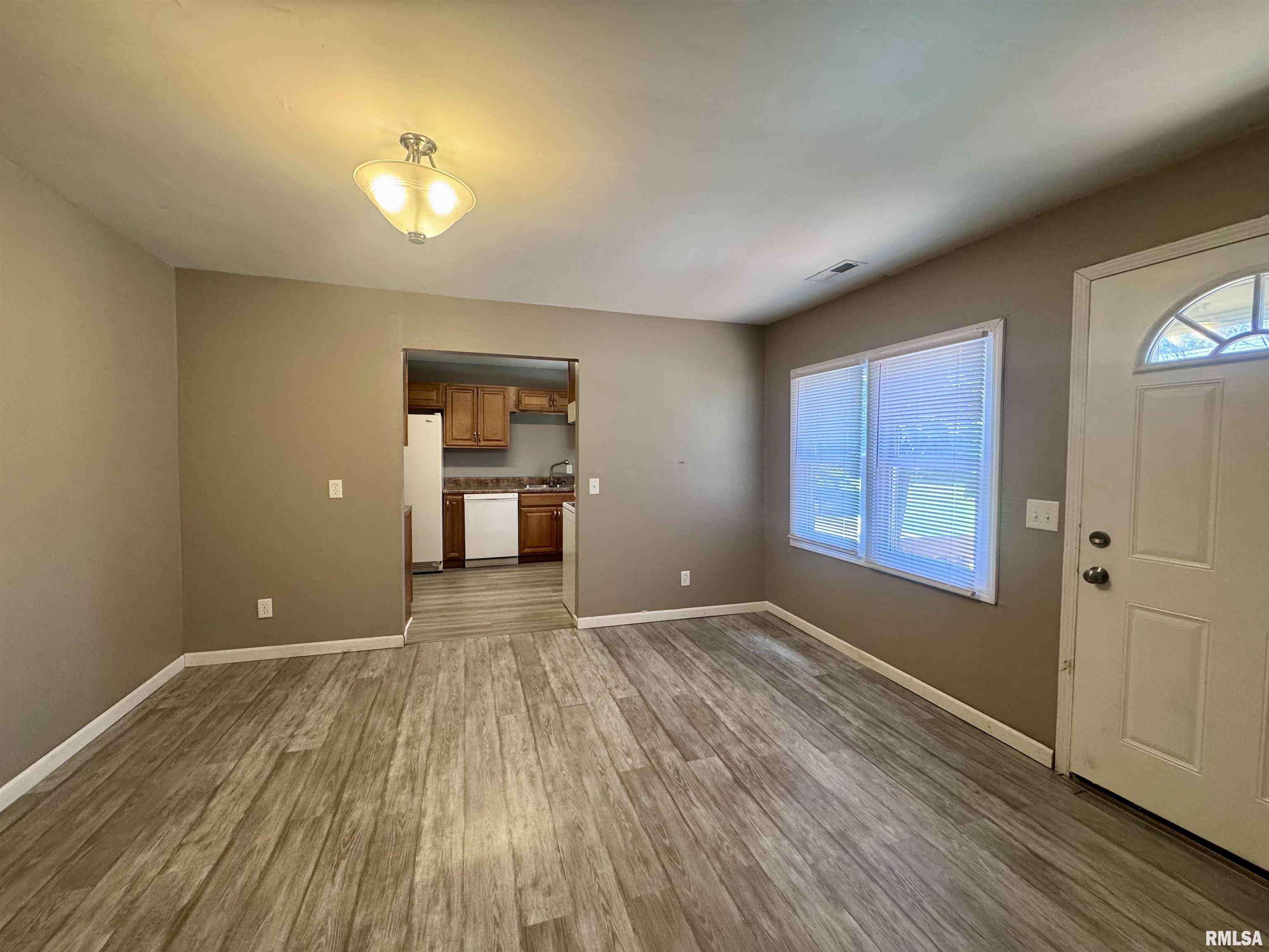 403 East Murray Street Macomb, IL 61455 - Photo 3 of 17